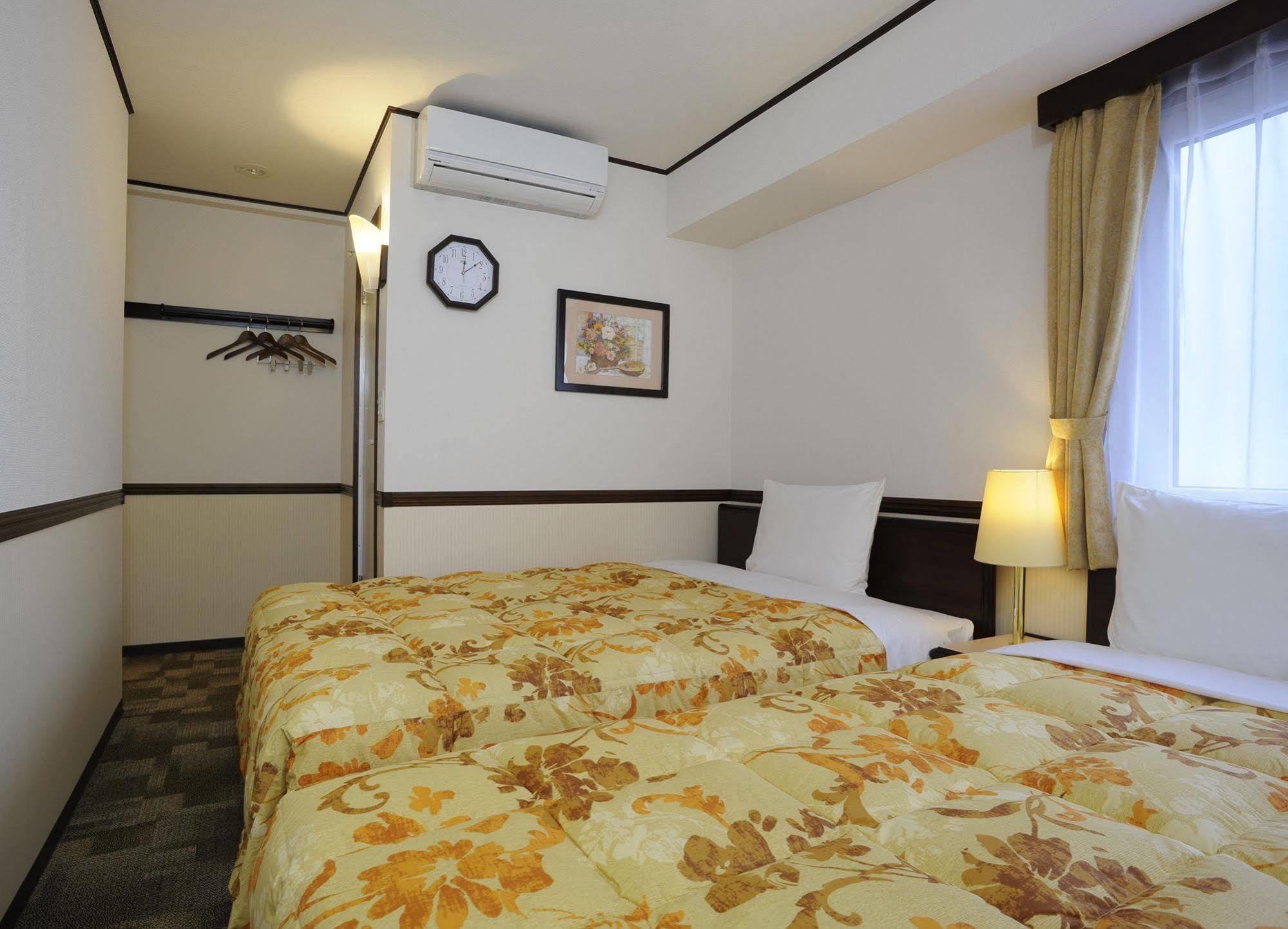 Toyoko Inn Shin-Yamaguchi-Eki Shinkansen-Guchi Екстер'єр фото