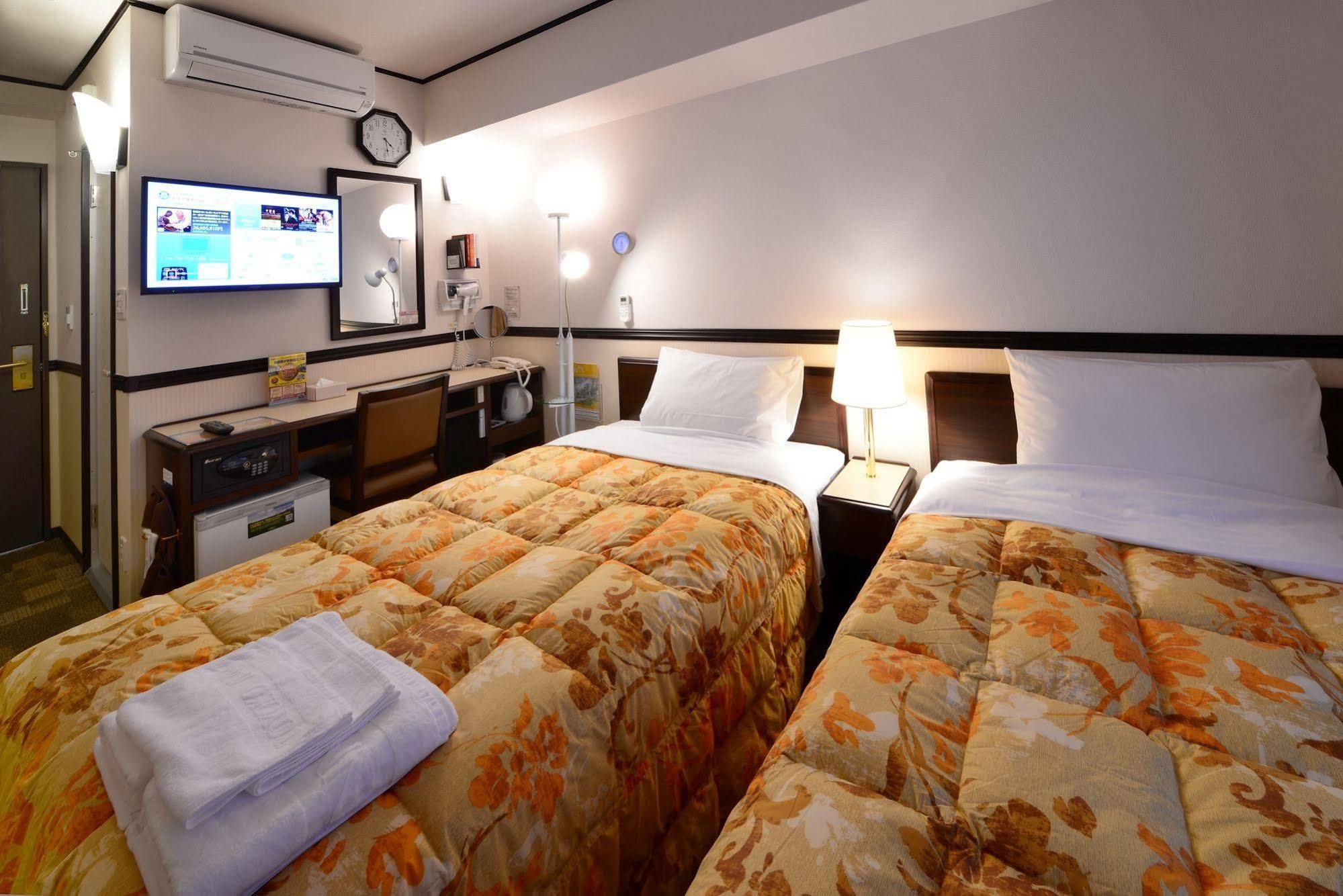 Toyoko Inn Shin-Yamaguchi-Eki Shinkansen-Guchi Екстер'єр фото